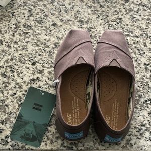 NWT Tom’s Classic Slip Ons